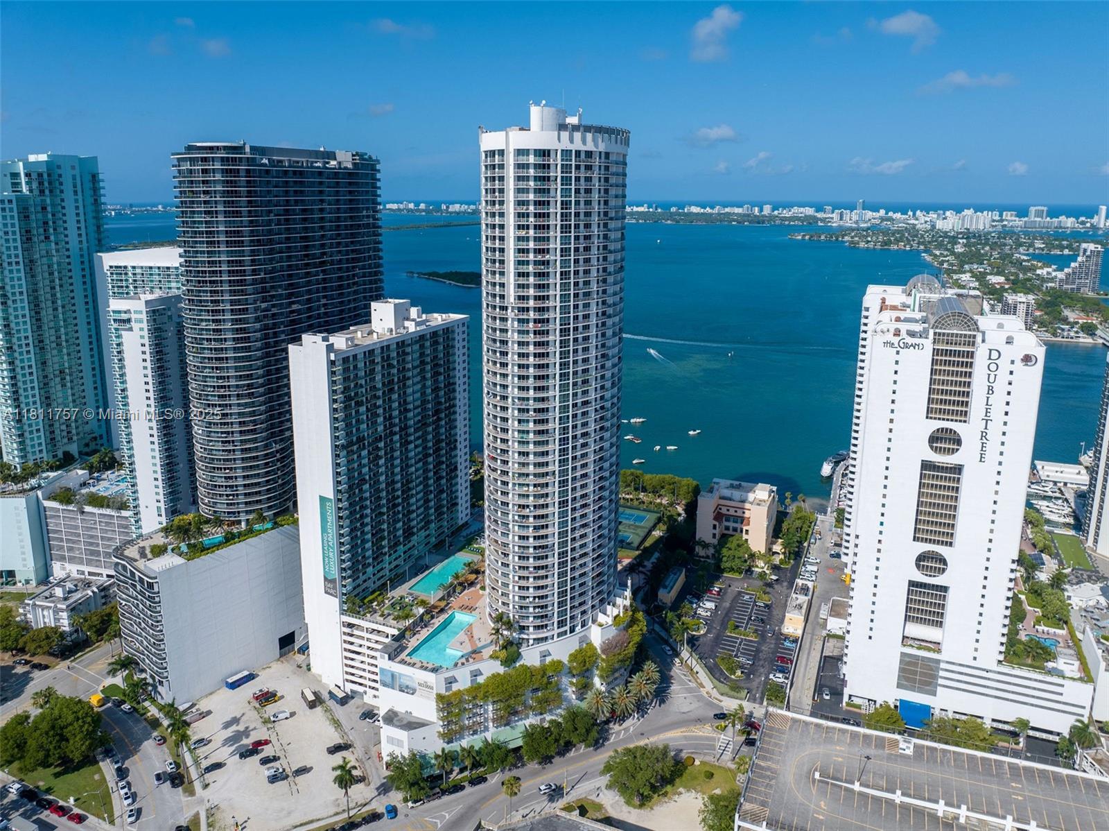 1750 N Bayshore Dr # 1407