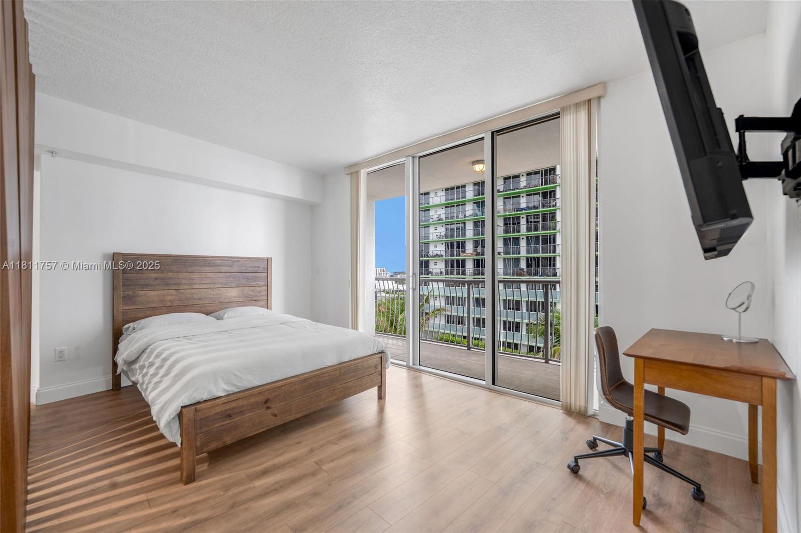 1750 N Bayshore Dr # 1407