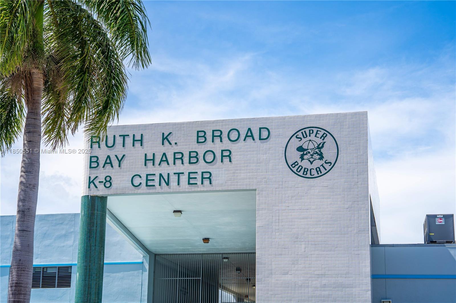 10201 E Broadview Dr