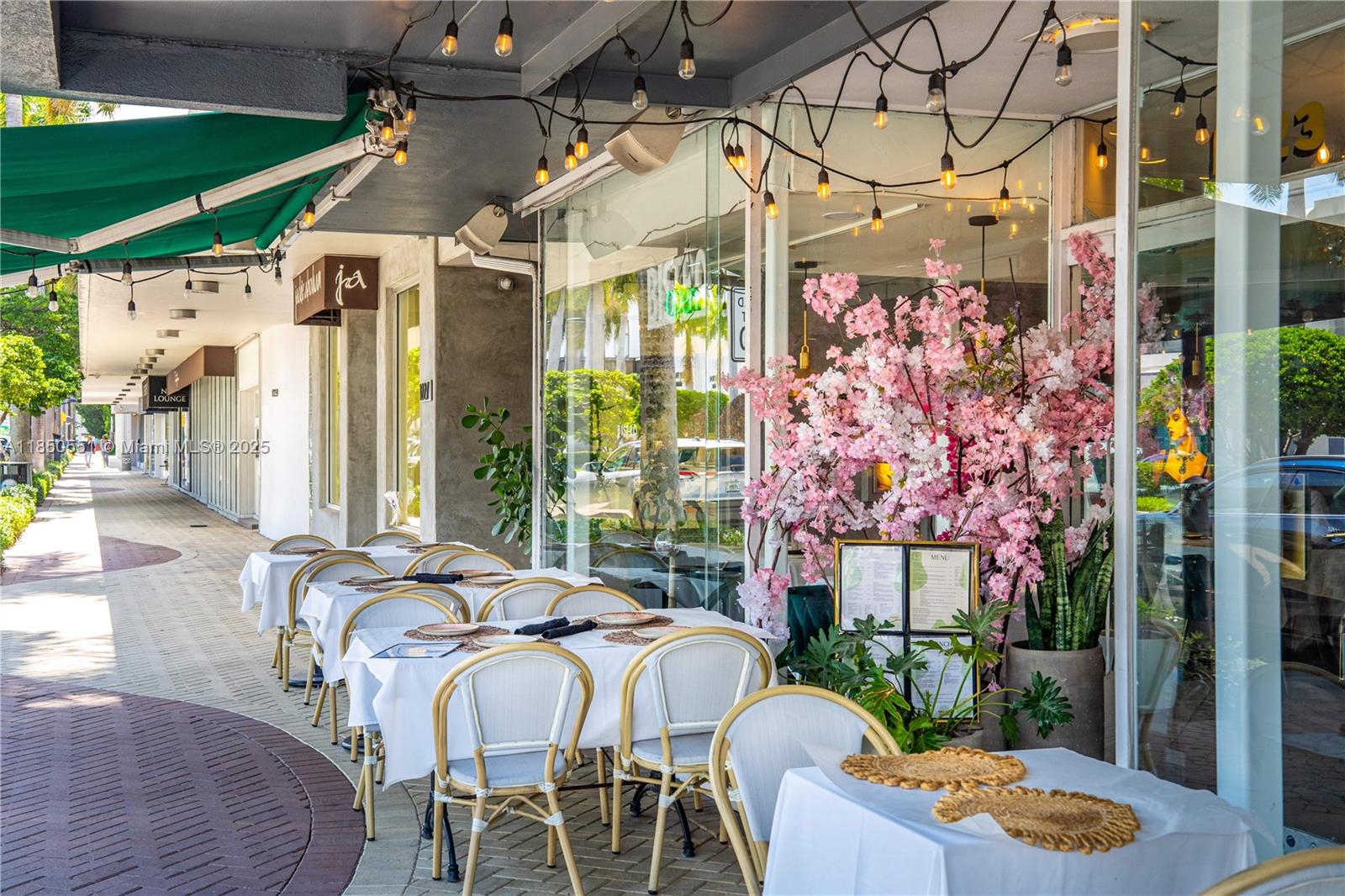 10201 E Broadview Dr