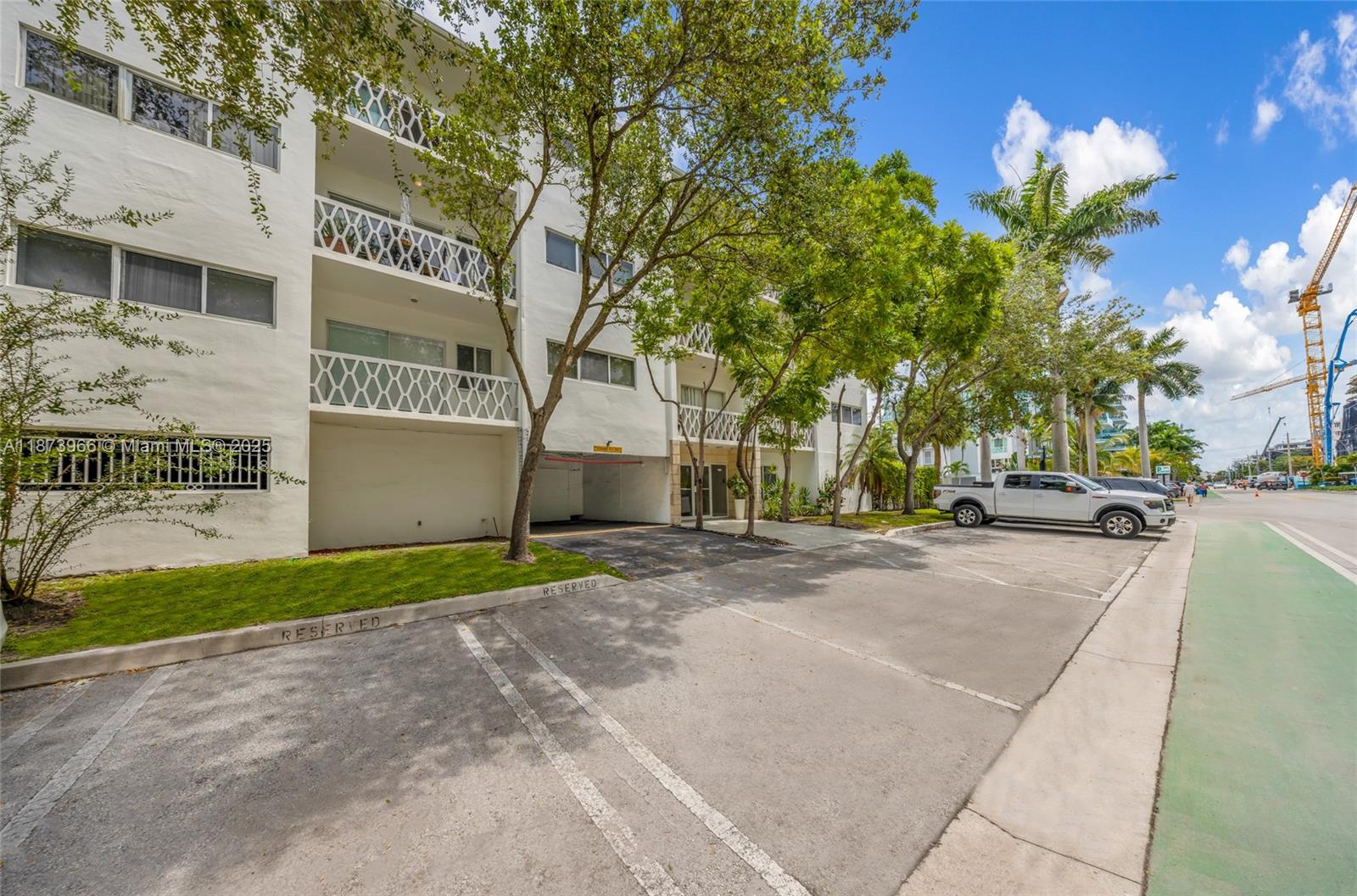 10001 W Bay Harbor Dr # 404