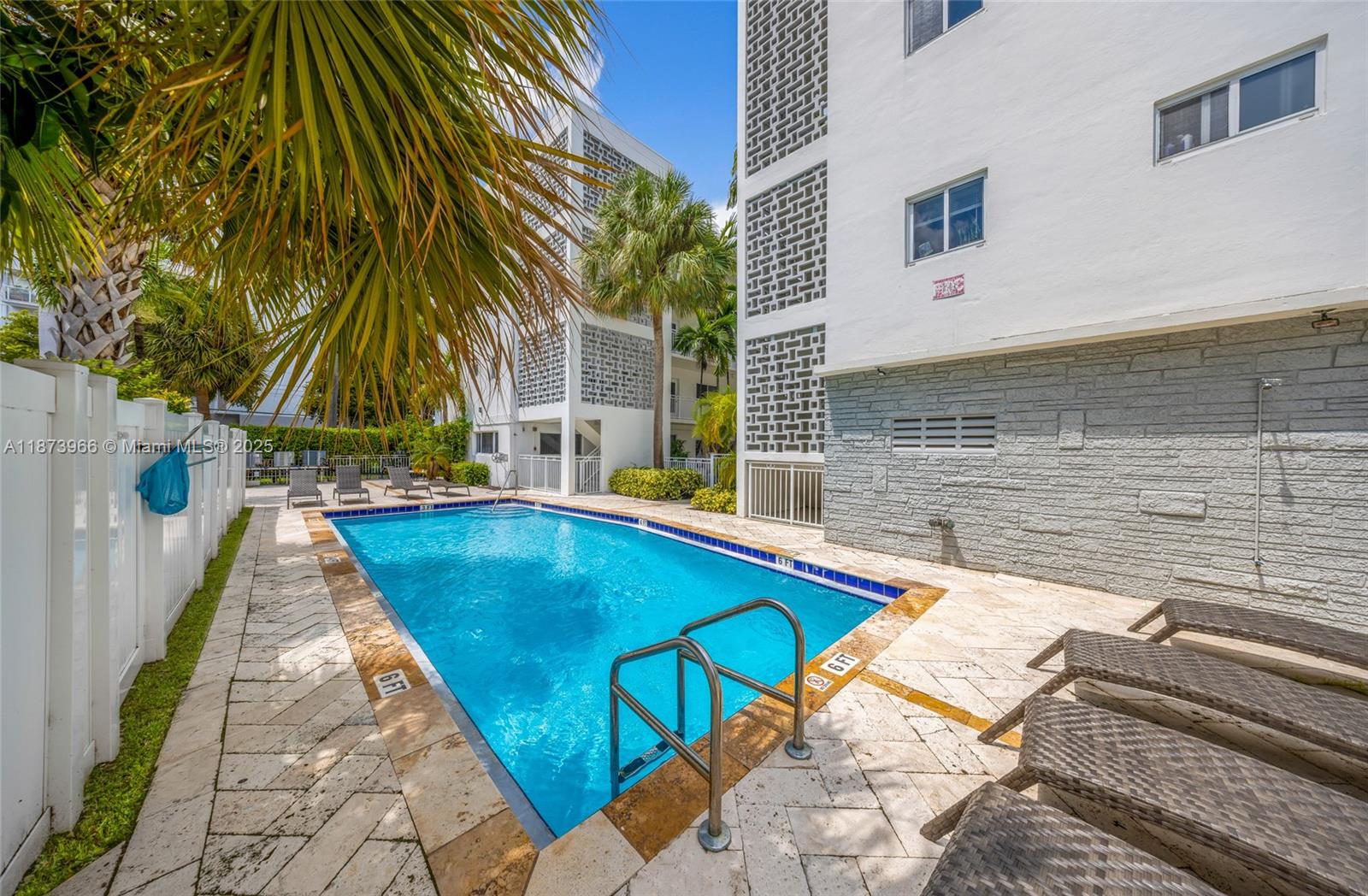 10001 W Bay Harbor Dr # 404