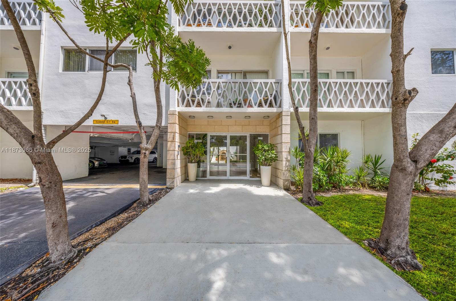 10001 W Bay Harbor Dr # 404