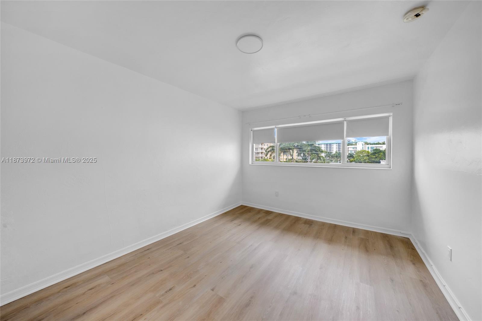 10001 W Bay Harbor Dr # 404