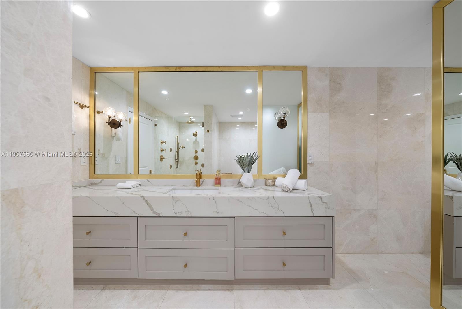 1925 Brickell Ave Unit: DPH3/4