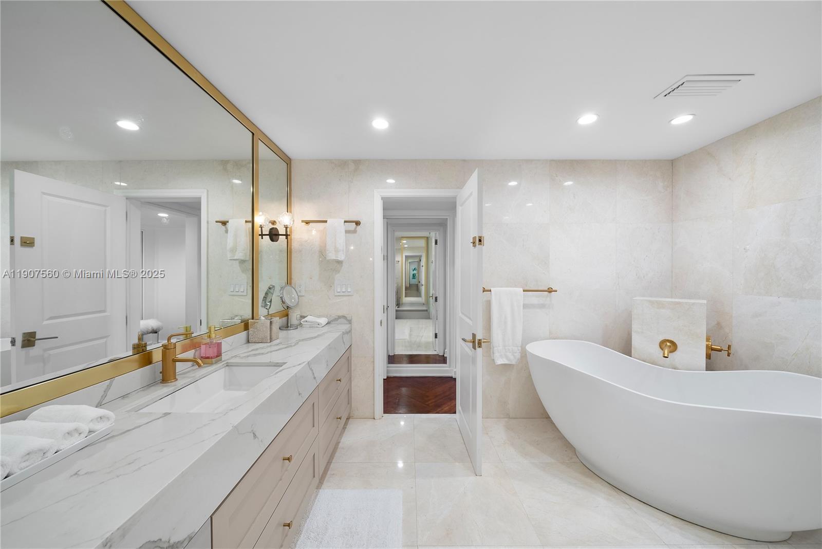 1925 Brickell Ave Unit: DPH3/4