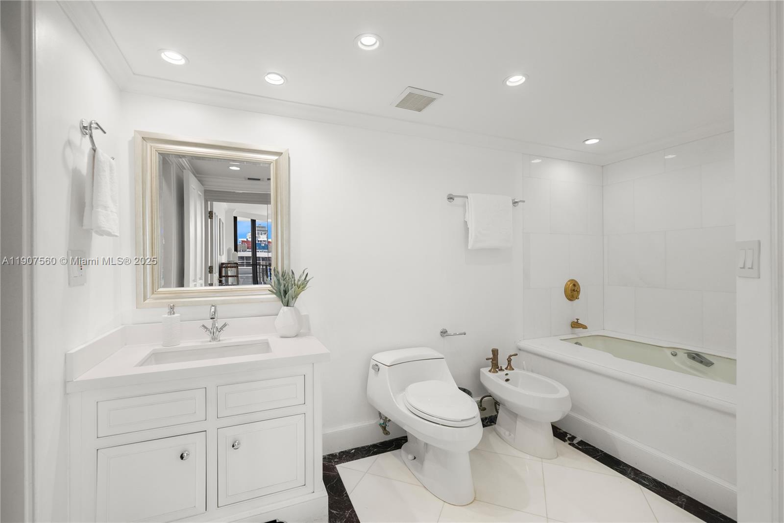 1925 Brickell Ave Unit: DPH3/4