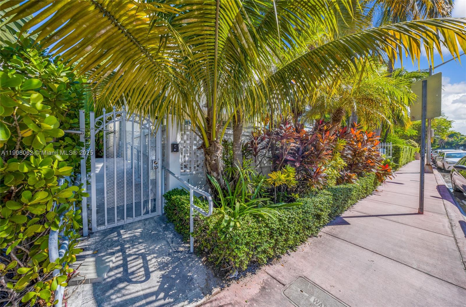 1545 Jefferson Ave # 103
