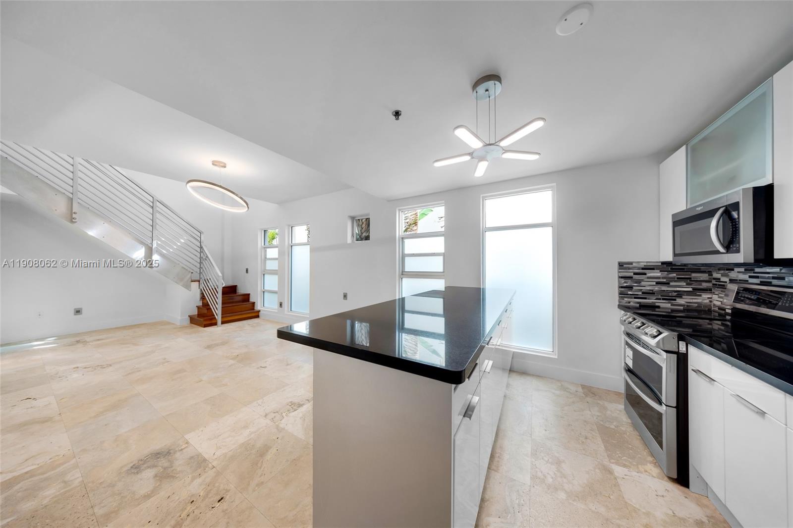 1545 Jefferson Ave # 103