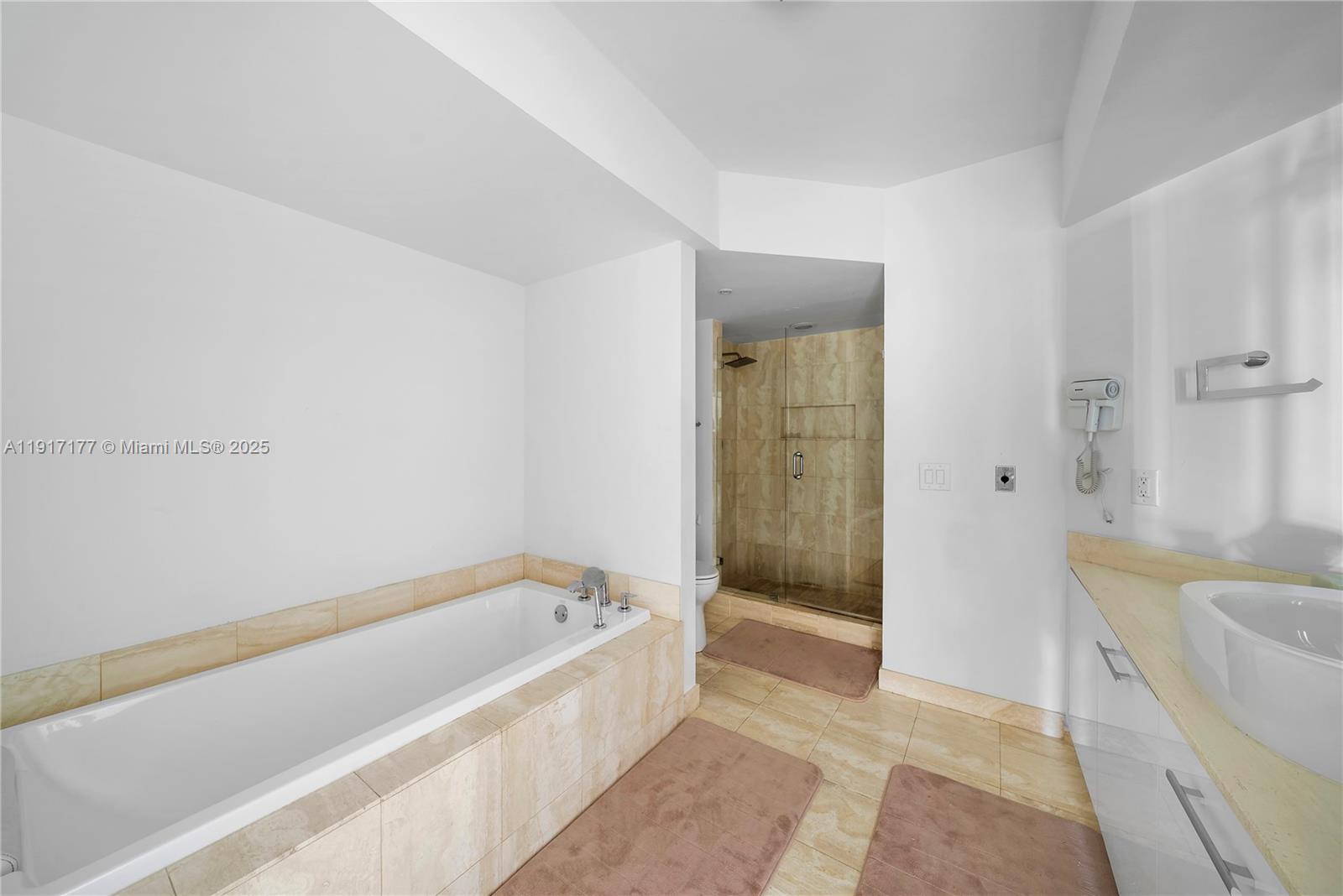 1000 W Island Blvd # 2407