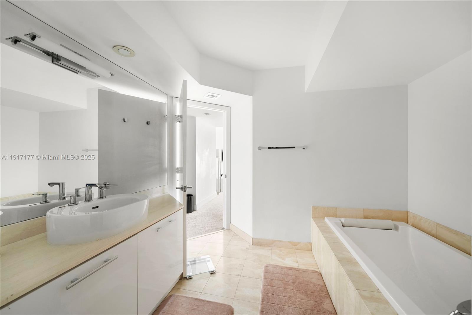 1000 W Island Blvd # 2407