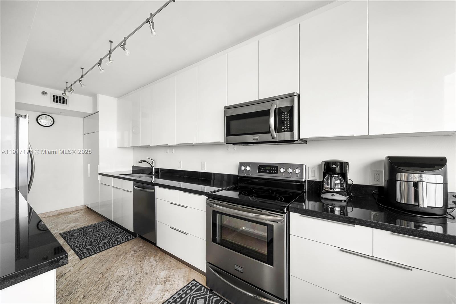 1000 W Island Blvd # 2407