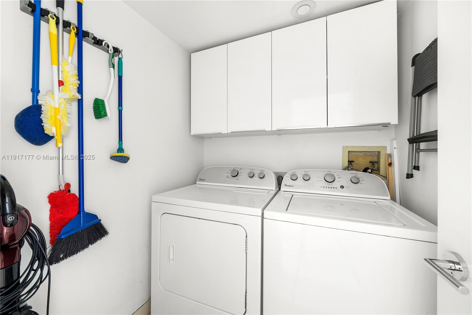 1000 W Island Blvd # 2407