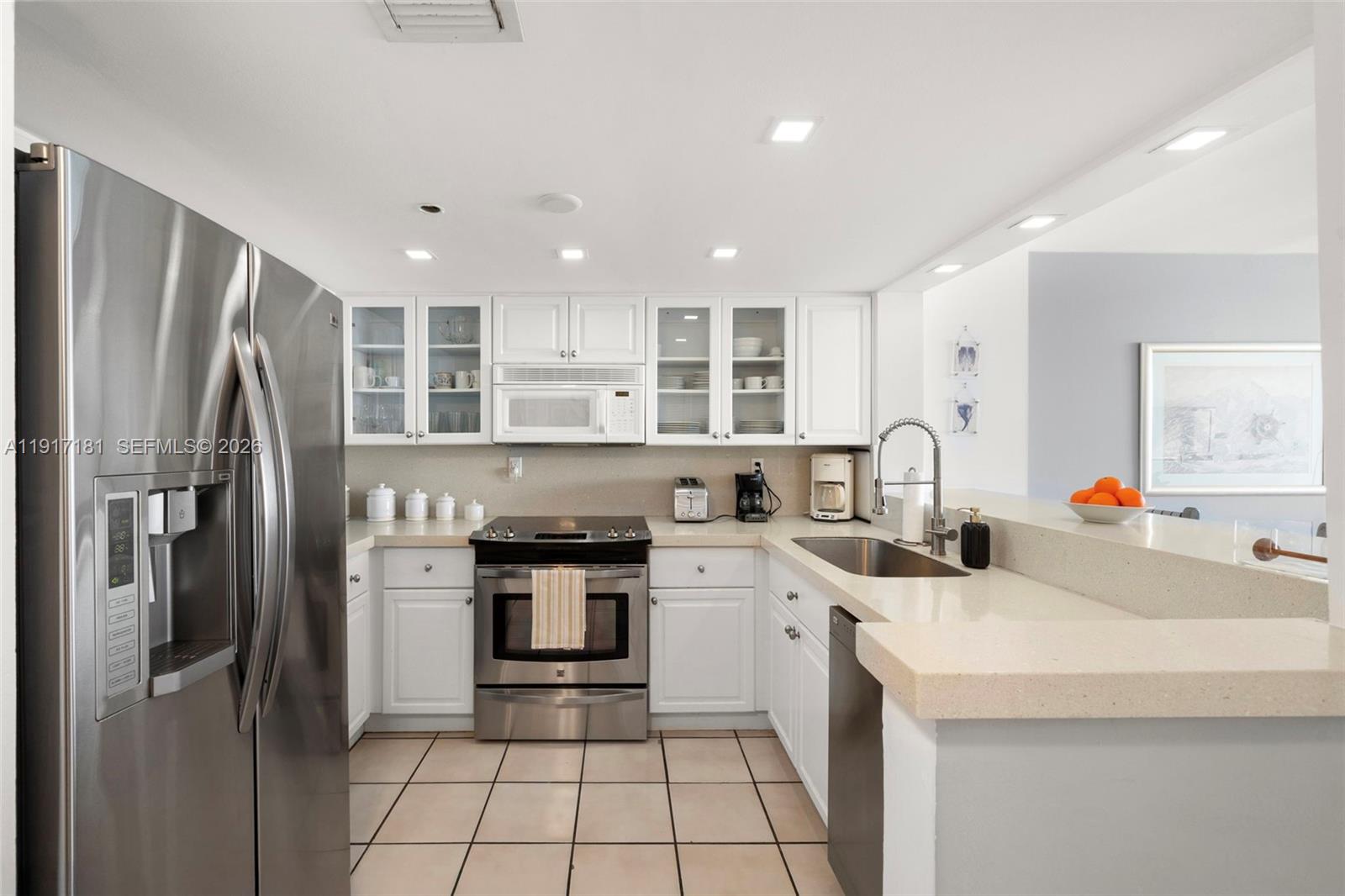 2555 Collins Ave # 805