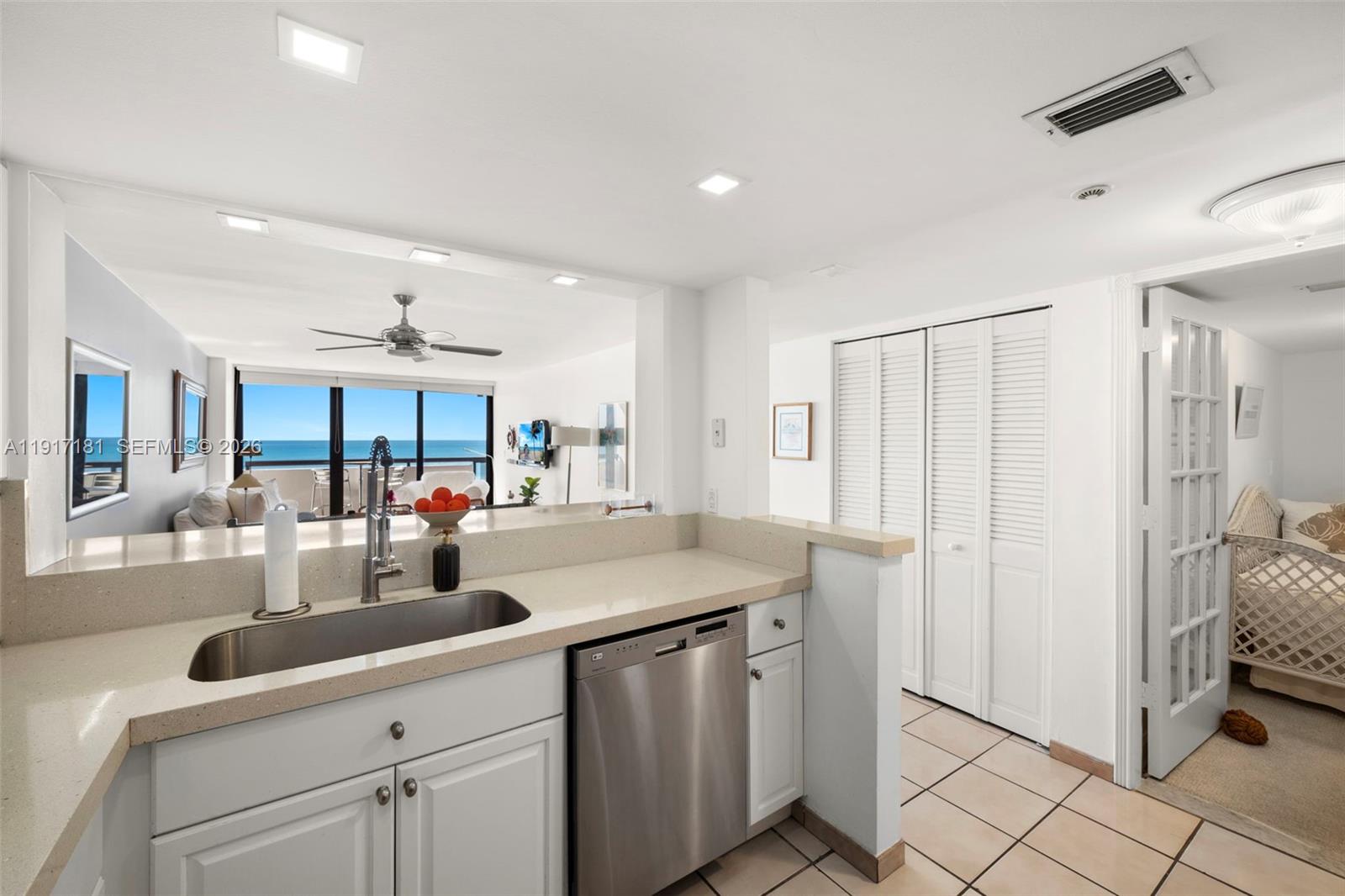 2555 Collins Ave # 805