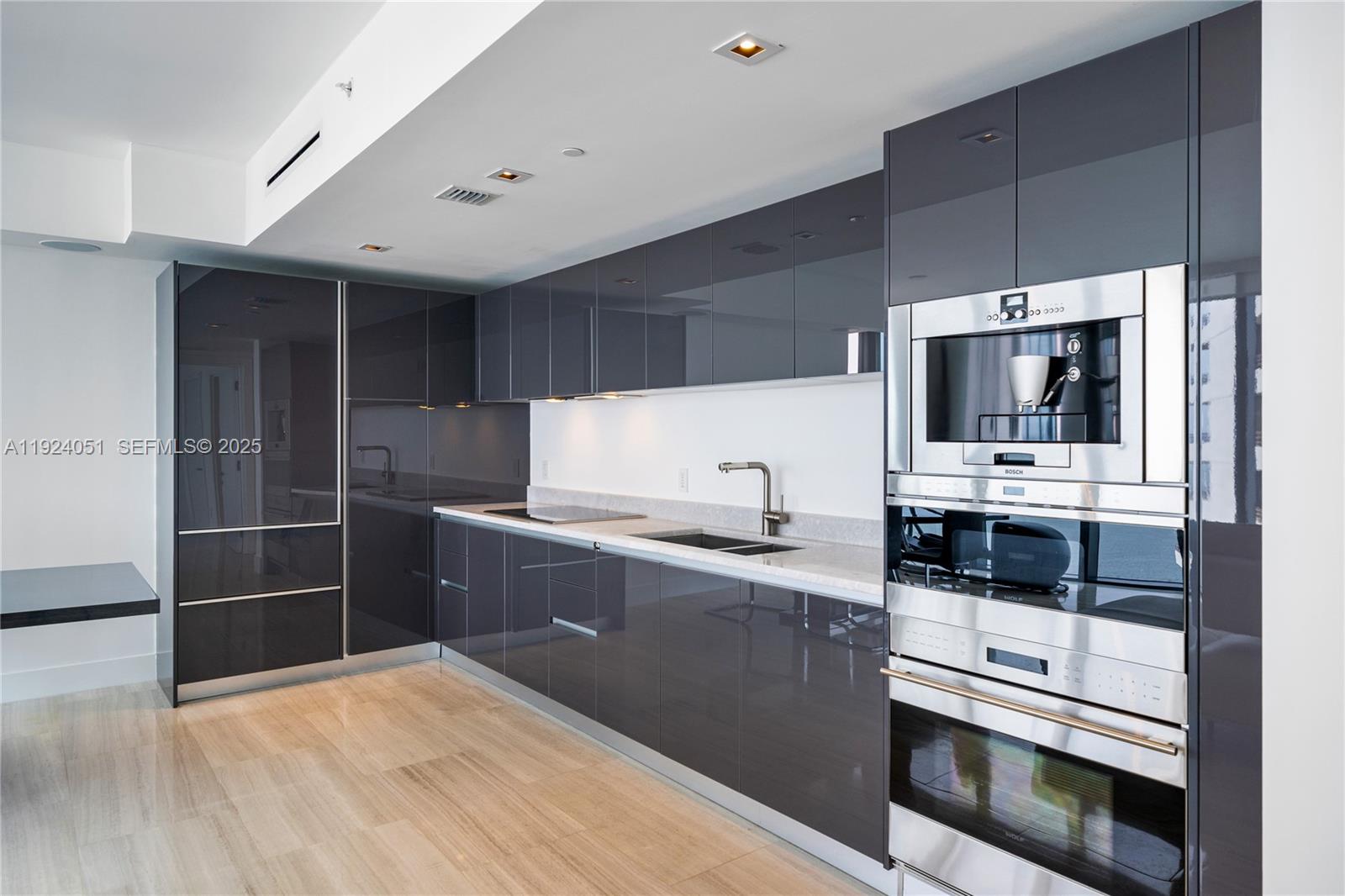 1451 Brickell Ave # 2003