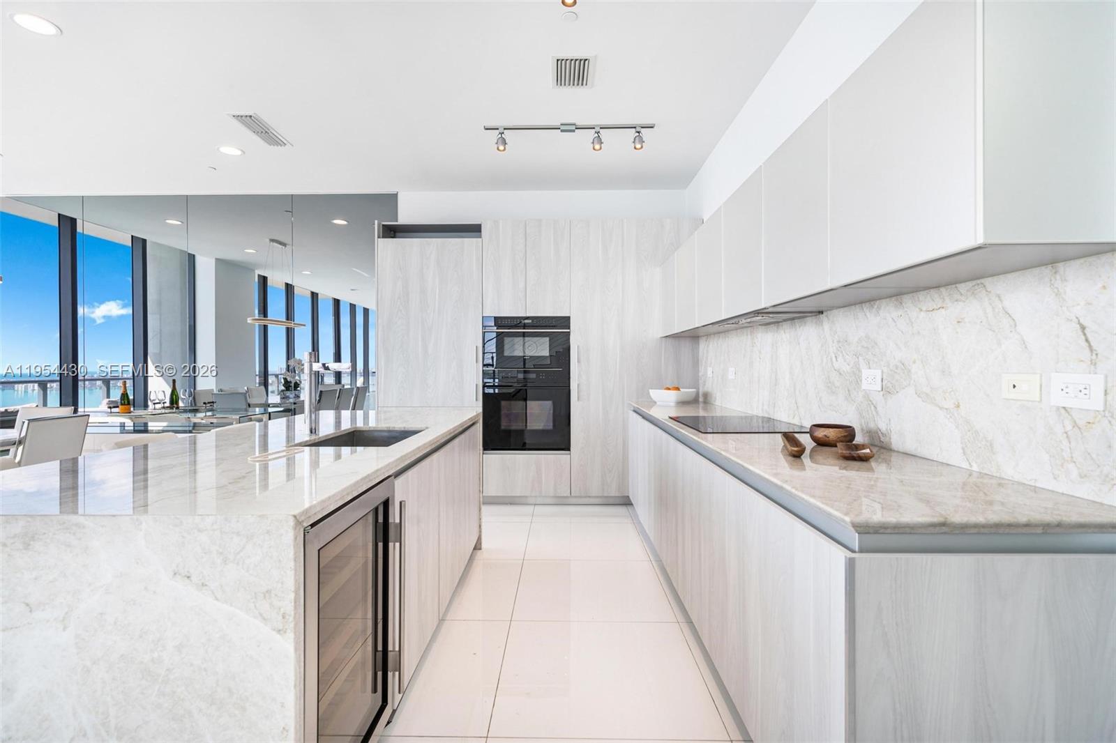 3131 NE 7th Ave Unit: UPH5303