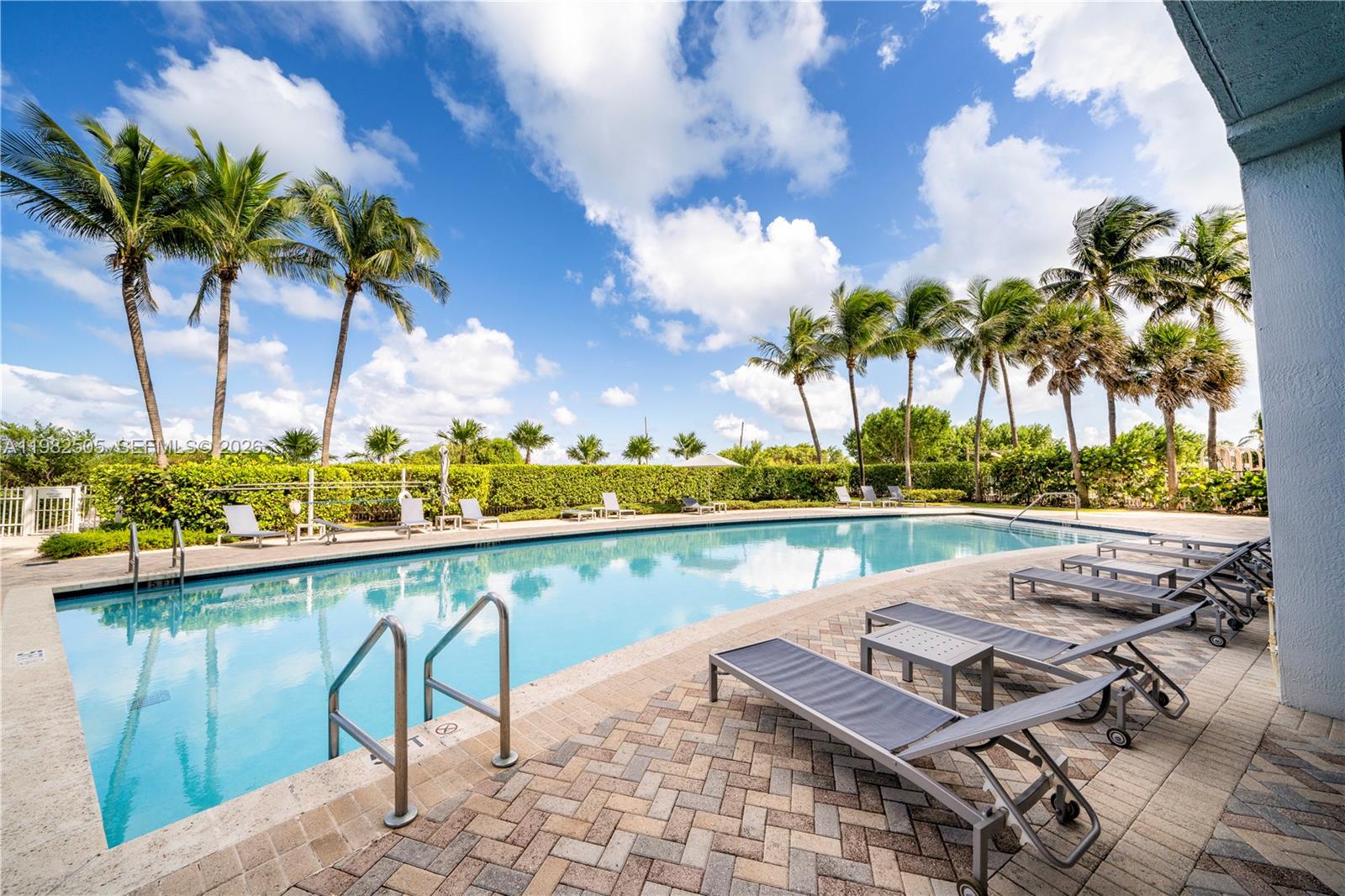 6515 Collins Ave # 1507