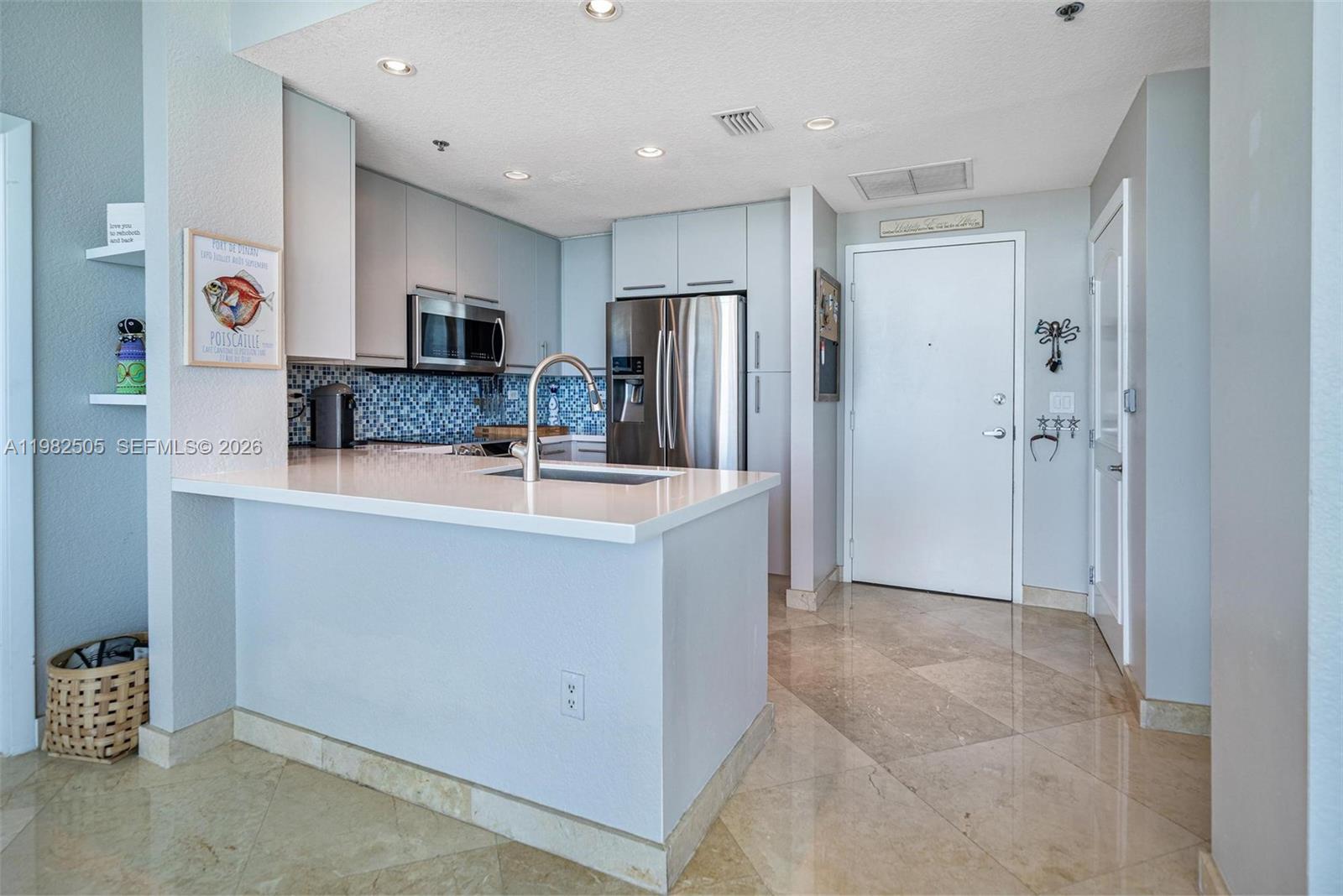 6515 Collins Ave # 1507