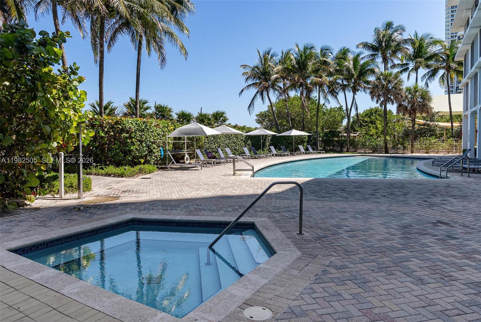 6515 Collins Ave # 1507