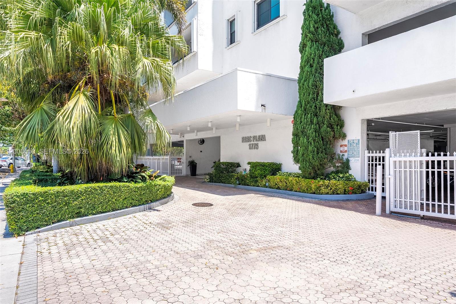1775 Washington Ave # 8F