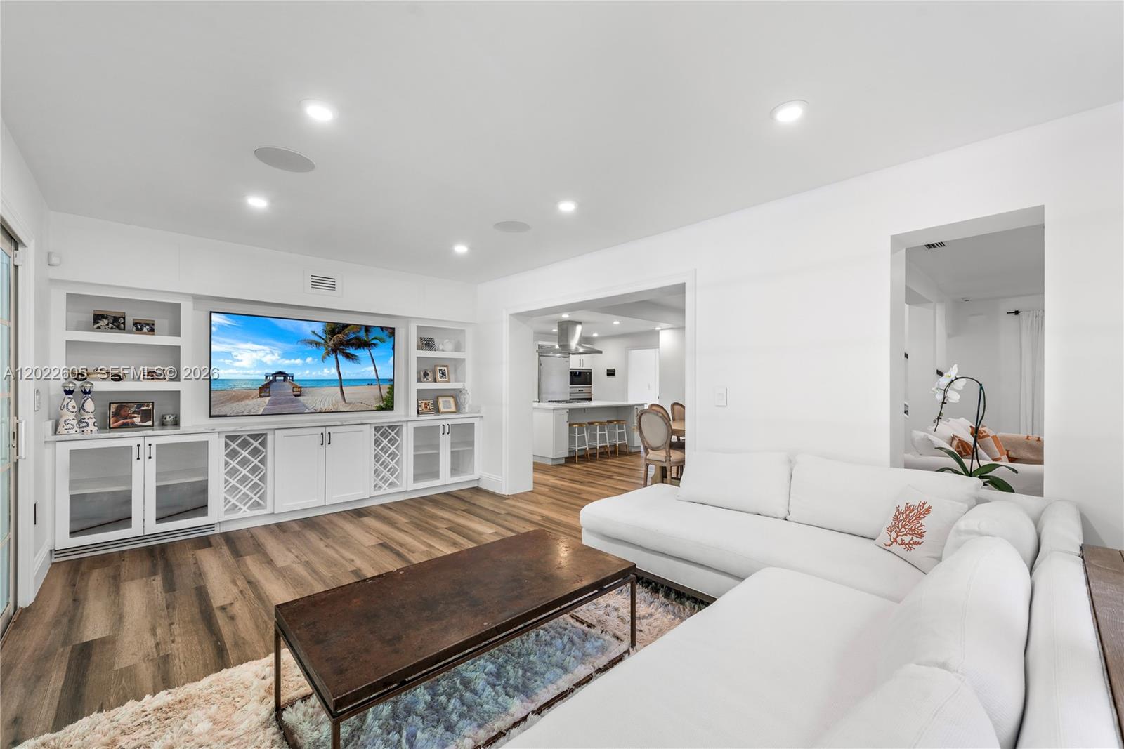 5236 Pine Tree Dr