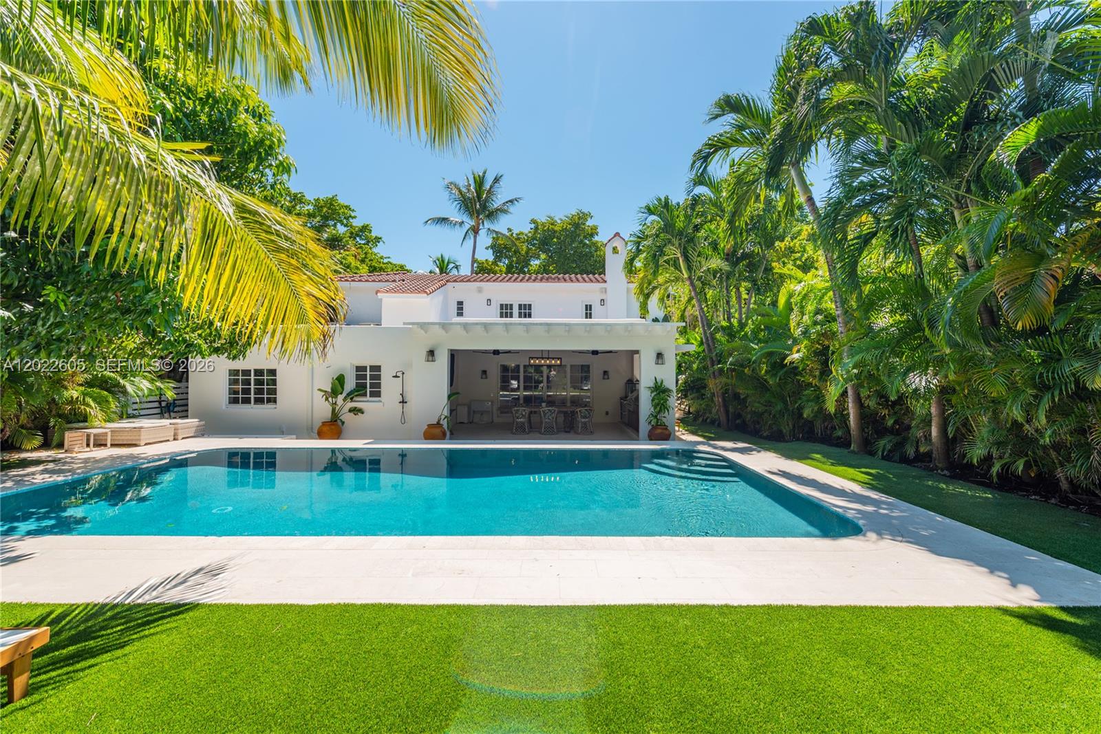 5236 Pine Tree Dr