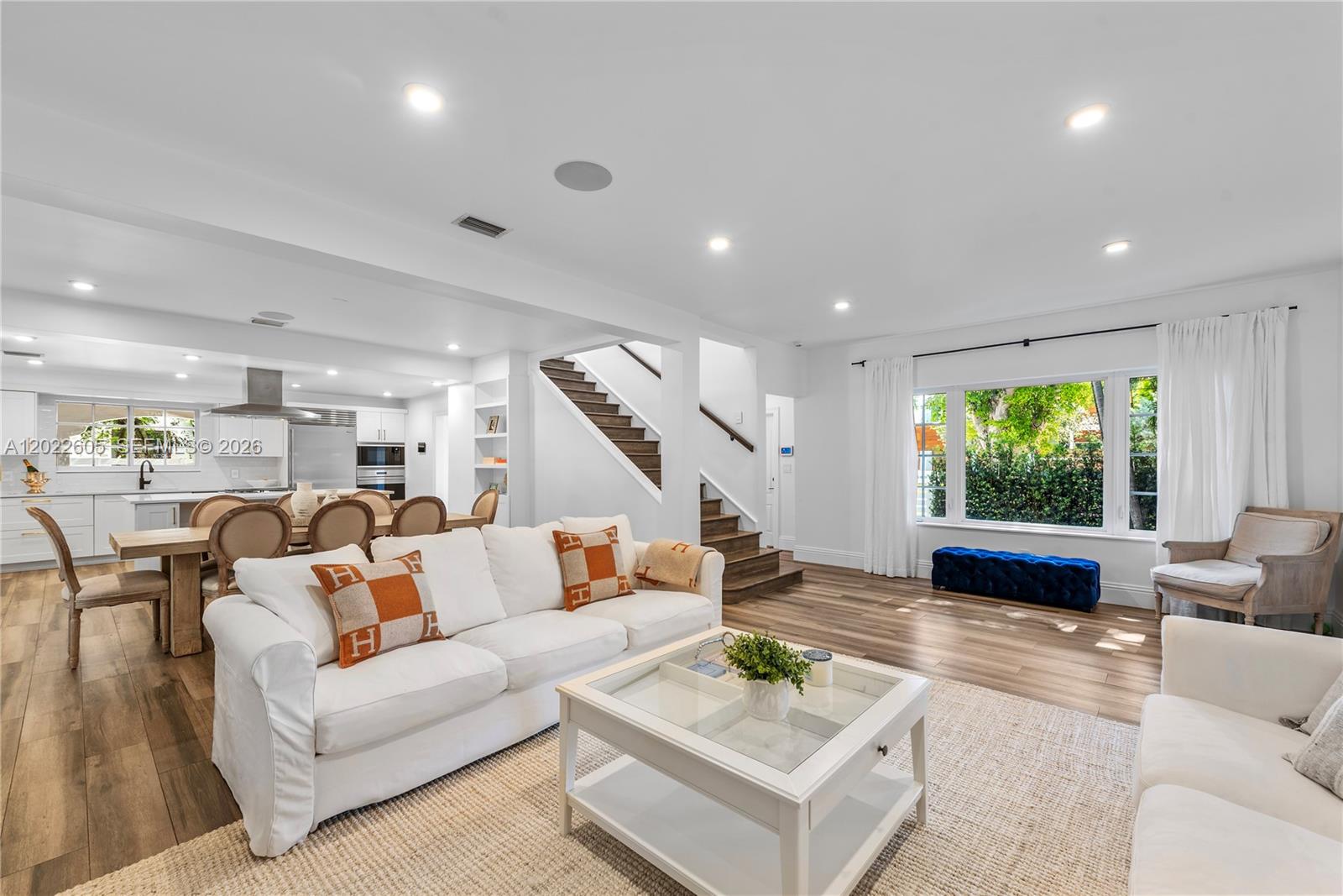5236 Pine Tree Dr