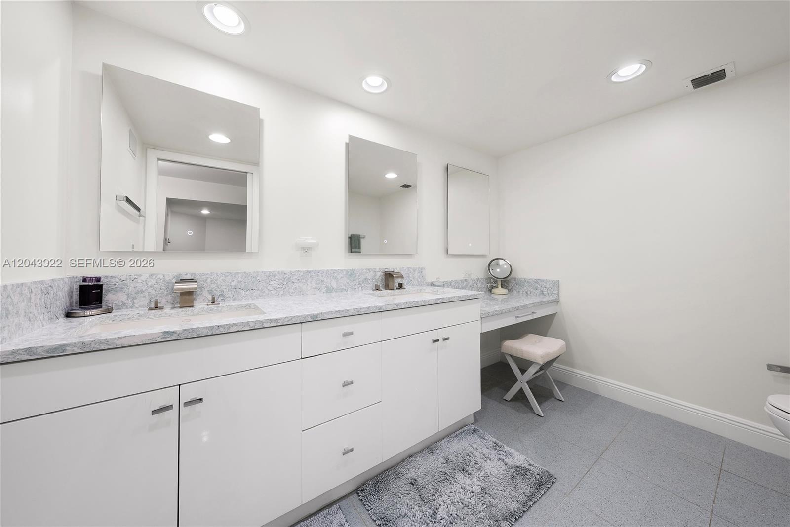 5500 Collins Ave # 1902