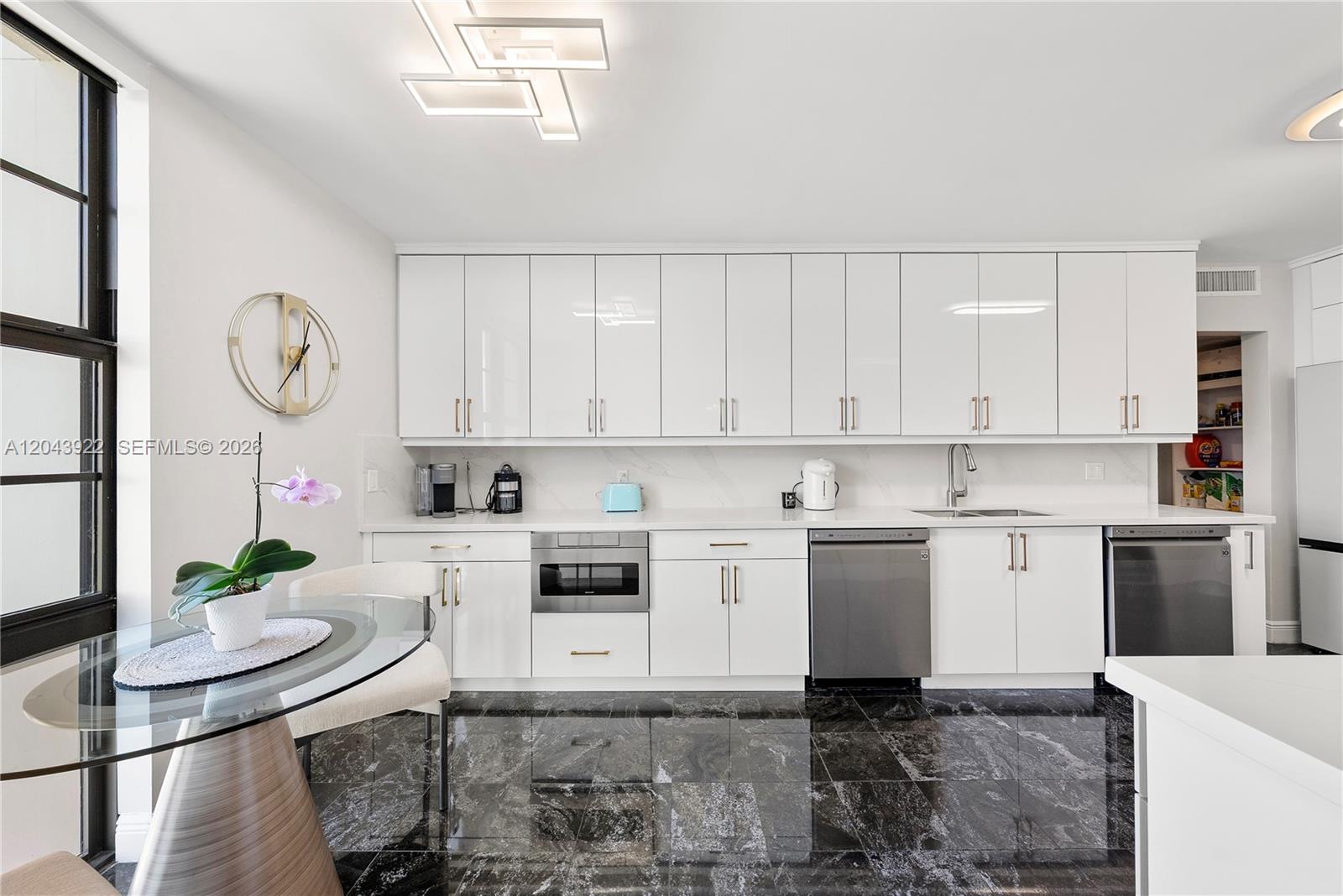 5500 Collins Ave # 1902