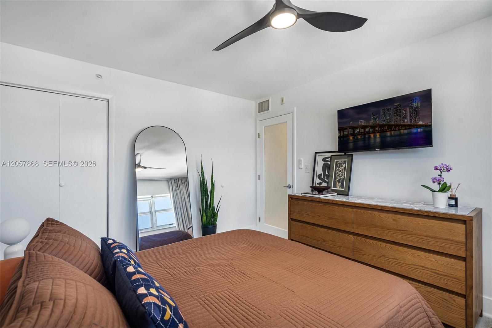 1881 Washington Ave # 8C