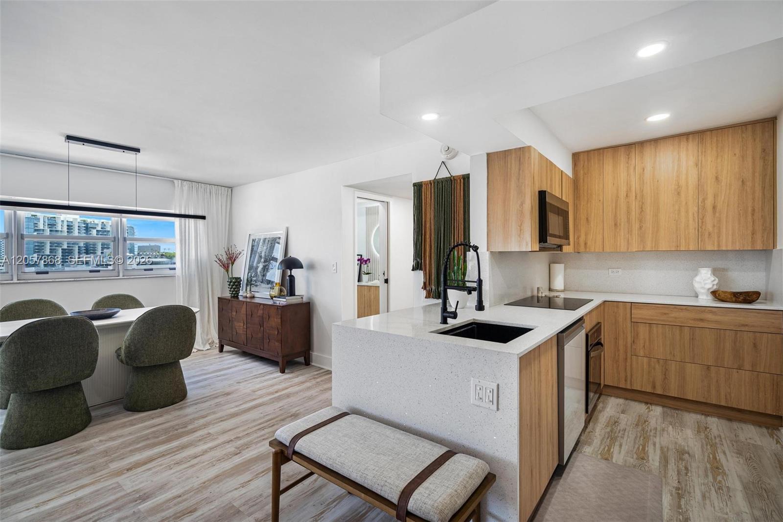 1881 Washington Ave # 8C