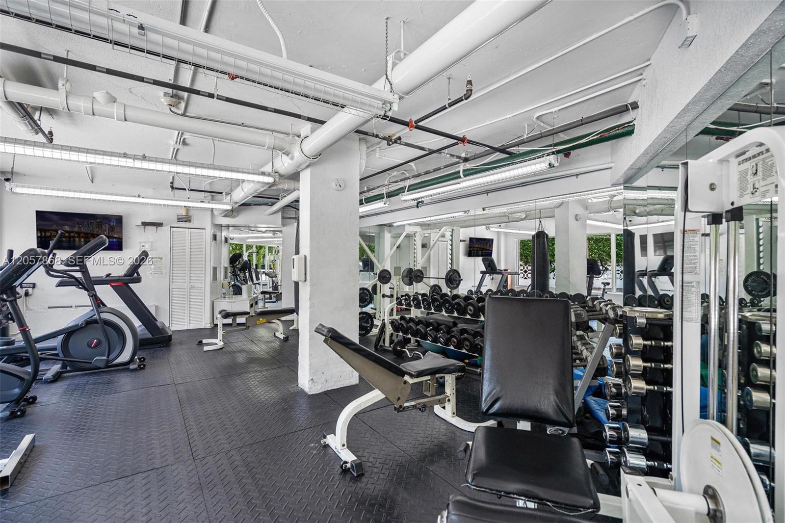 1881 Washington Ave # 8C