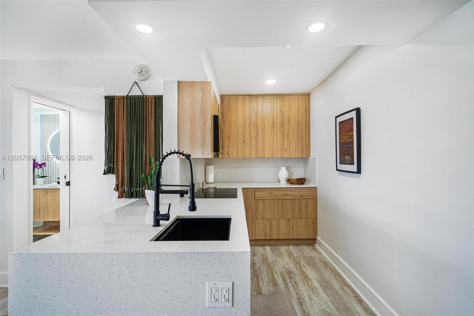 1881 Washington Ave # 8C