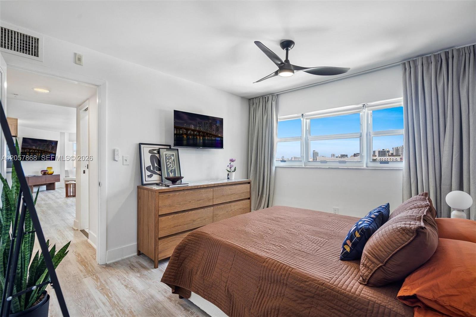 1881 Washington Ave # 8C