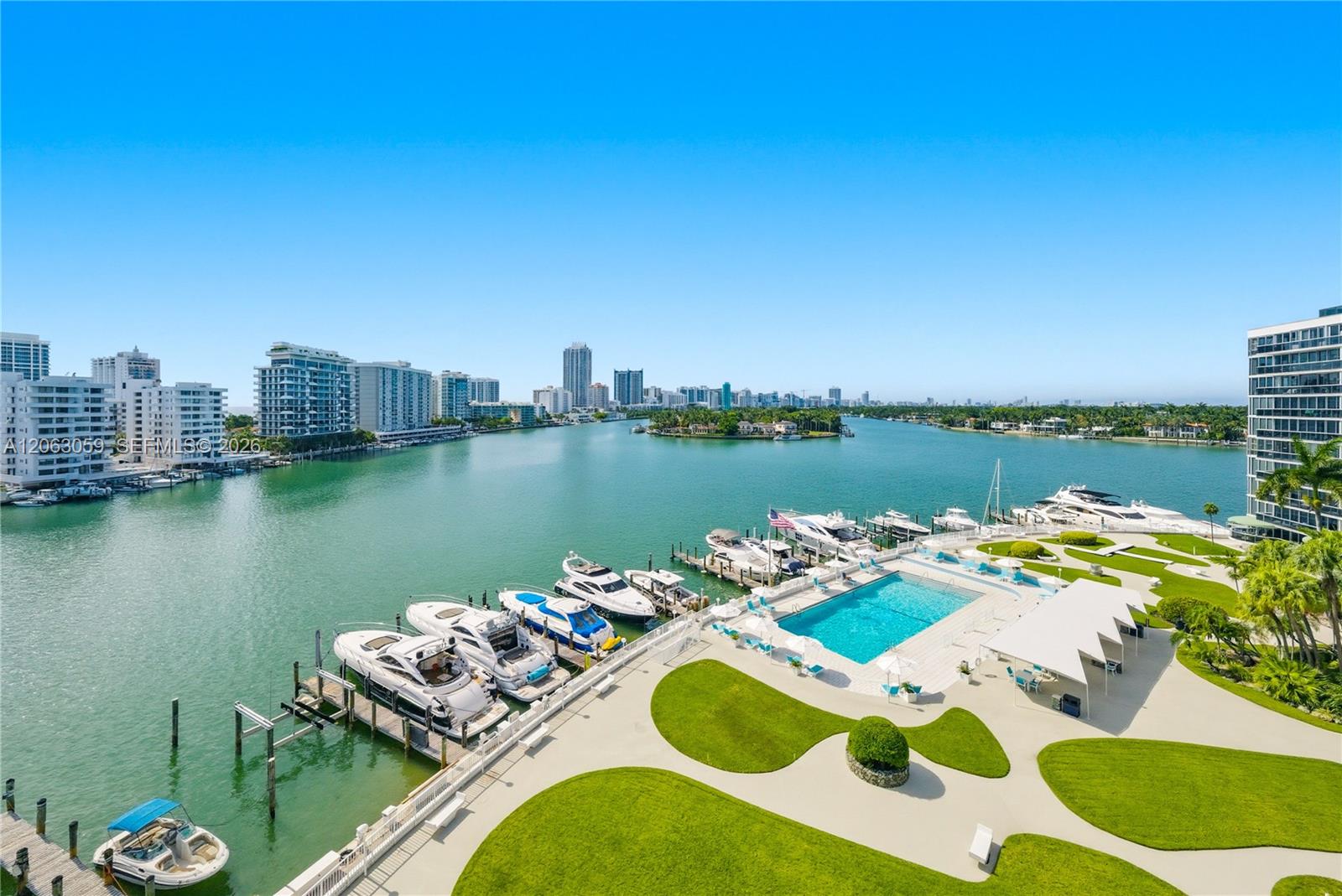900 Bay Dr Unit: 702/704