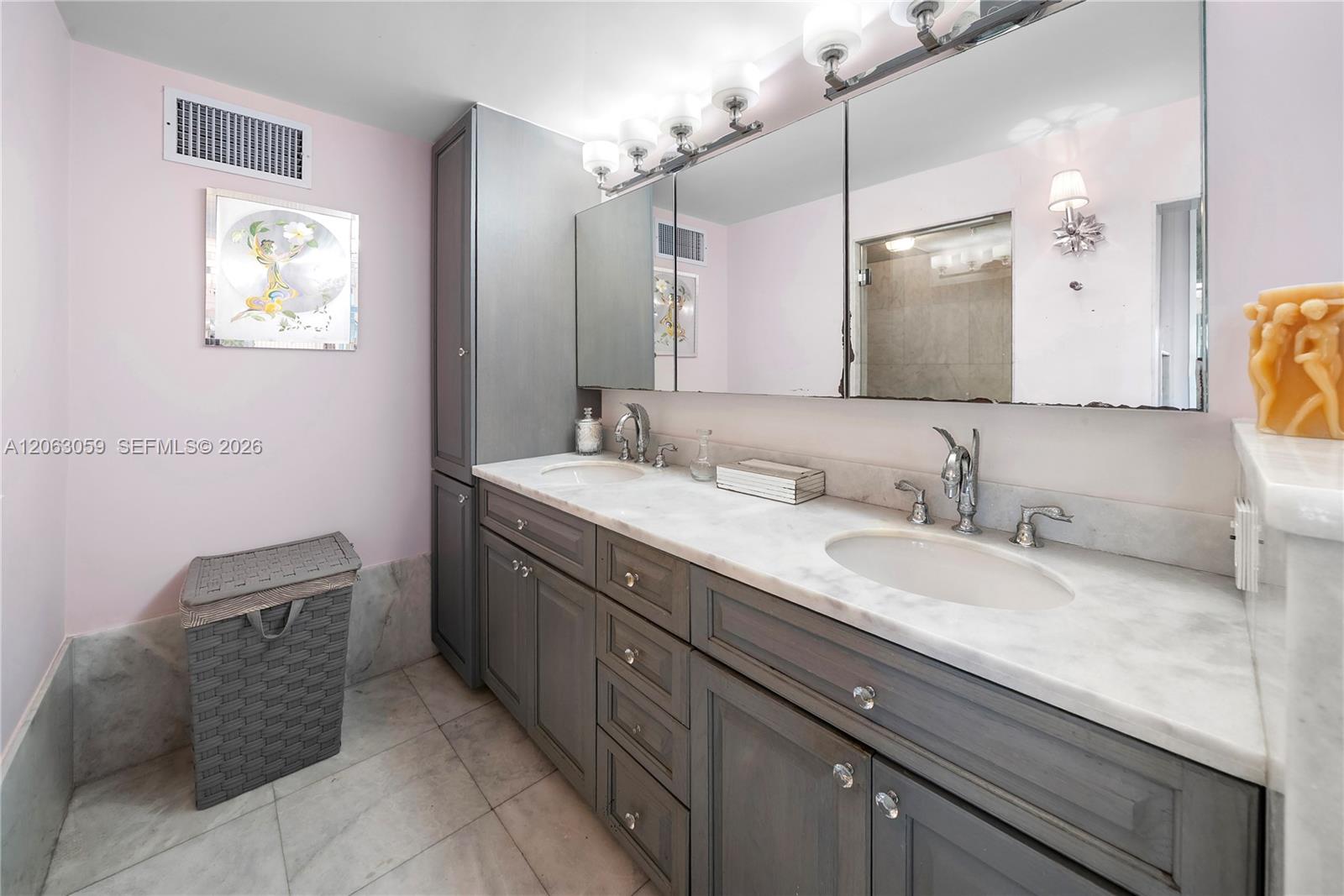 900 Bay Dr Unit: 702/704