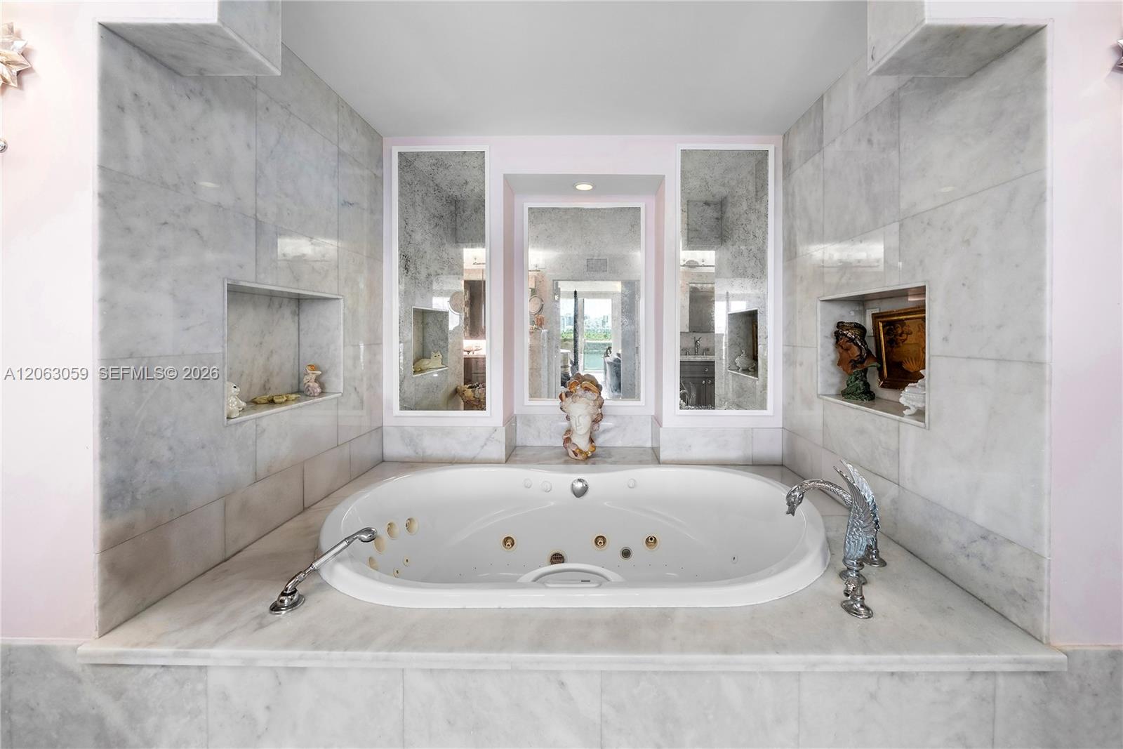 900 Bay Dr Unit: 702/704