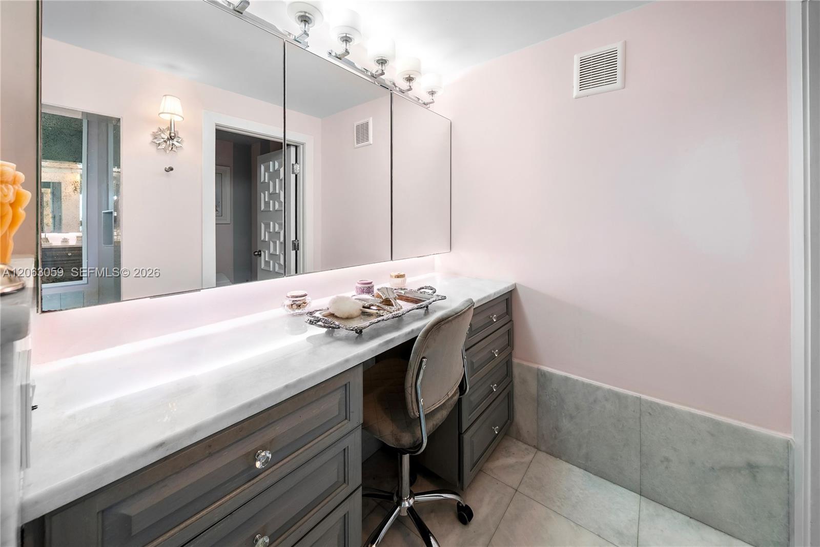 900 Bay Dr Unit: 702/704