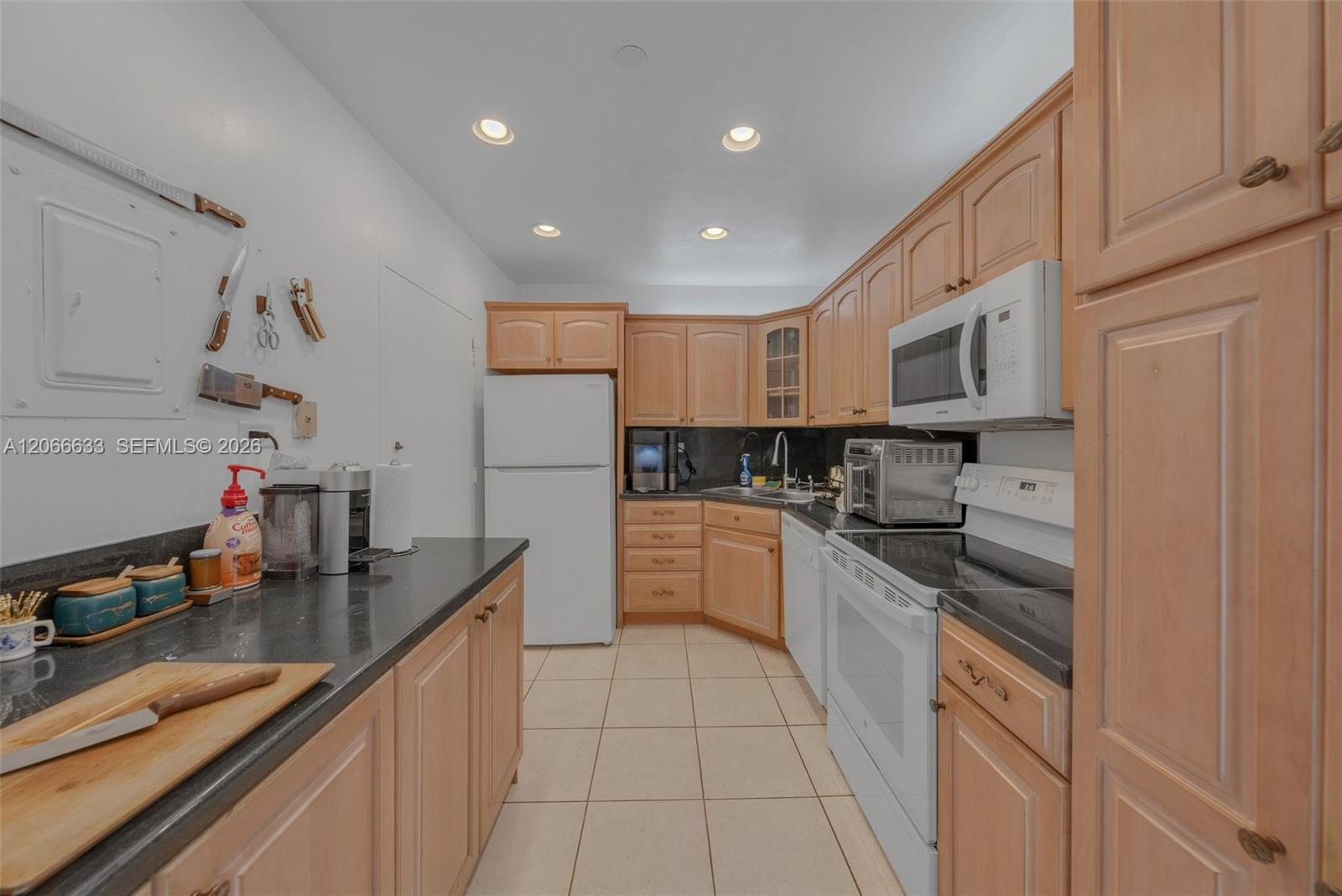5601 Collins Ave # 14 Unit: PH-14