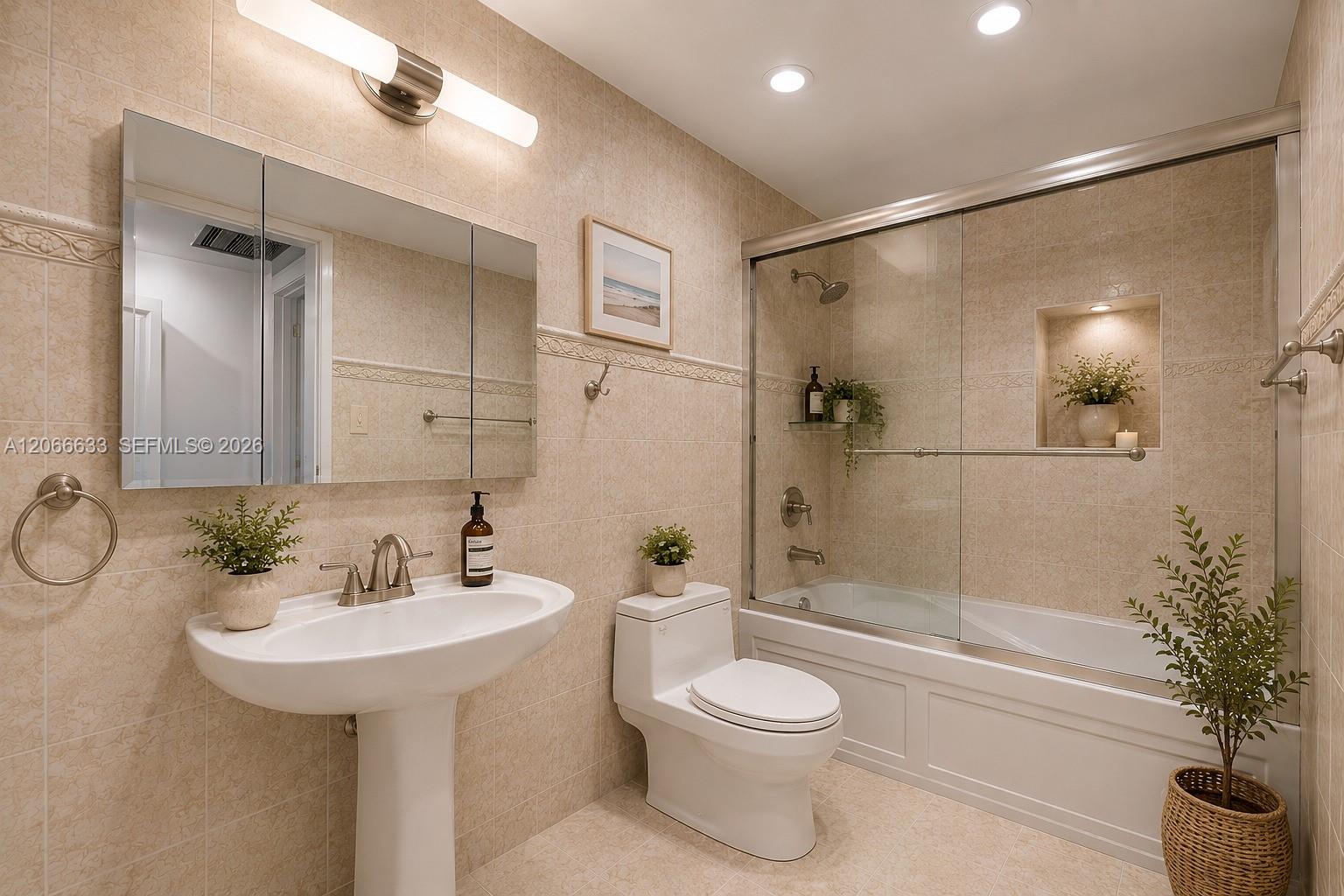5601 Collins Ave # 14 Unit: PH-14