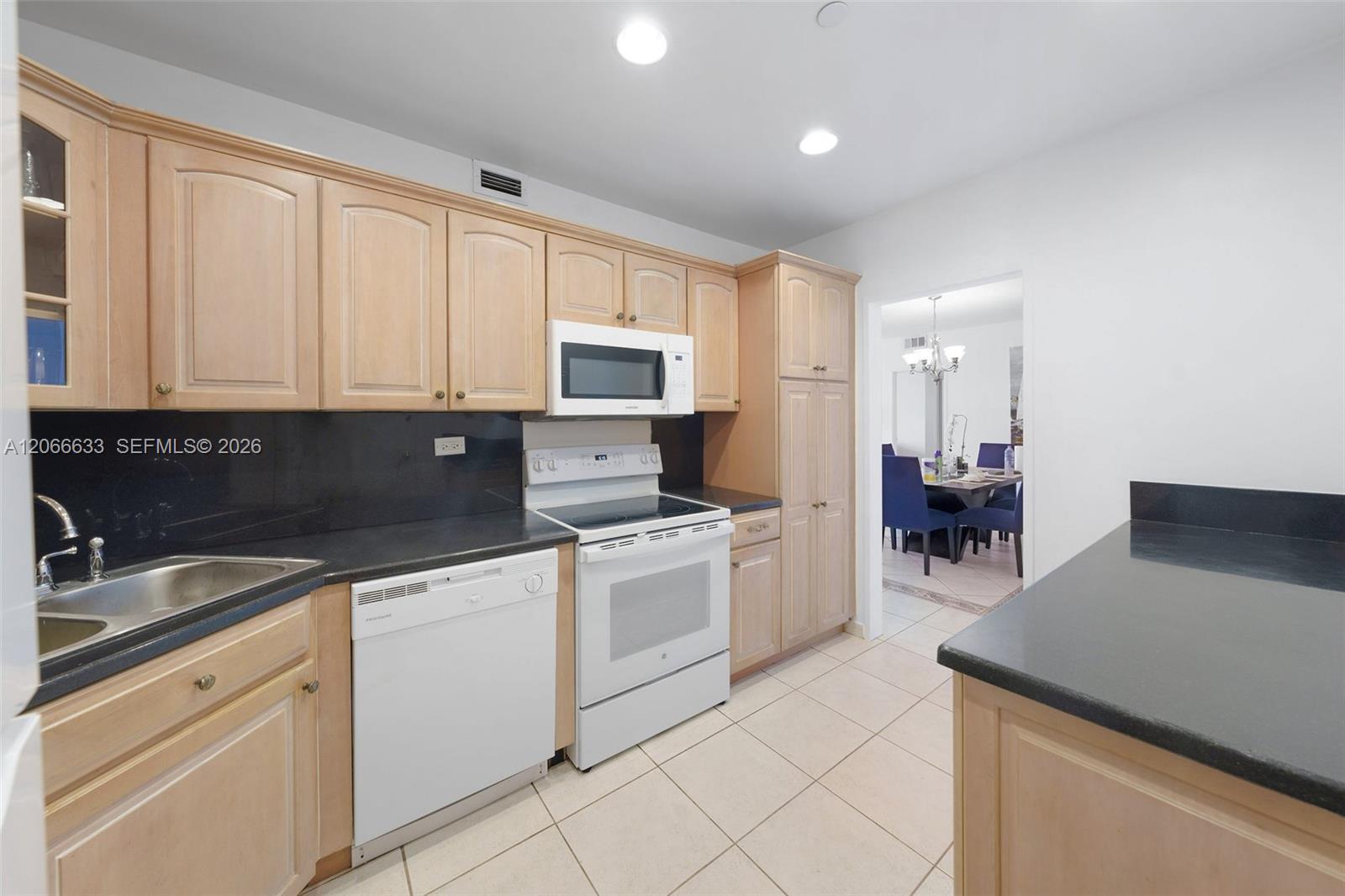 5601 Collins Ave # 14 Unit: PH-14