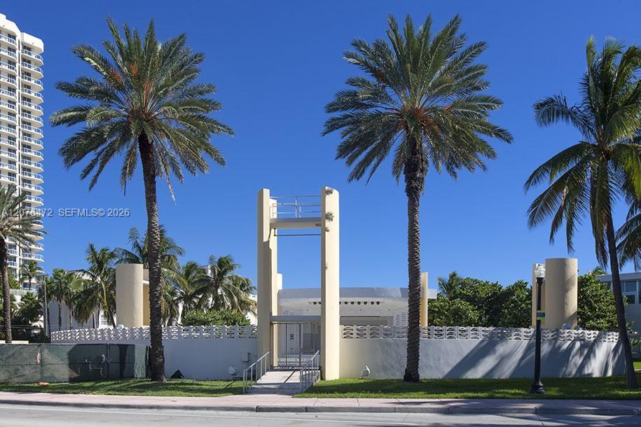 6799 Collins Ave # 701