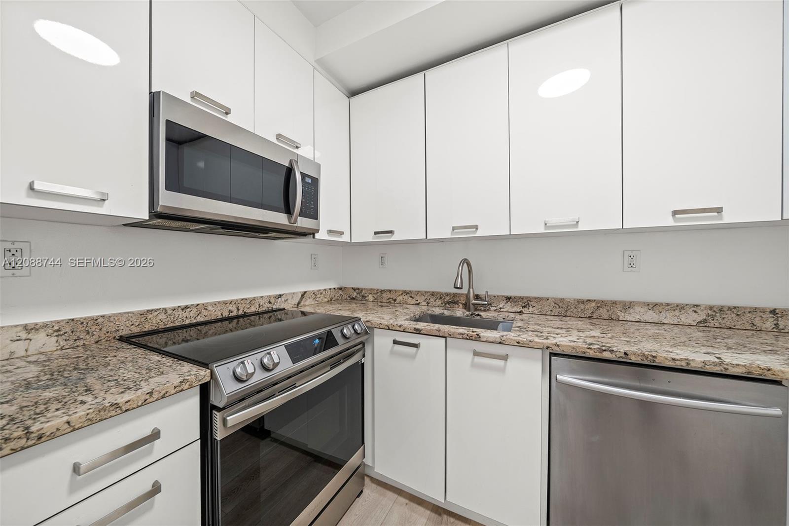 5005 Collins Ave # 1525