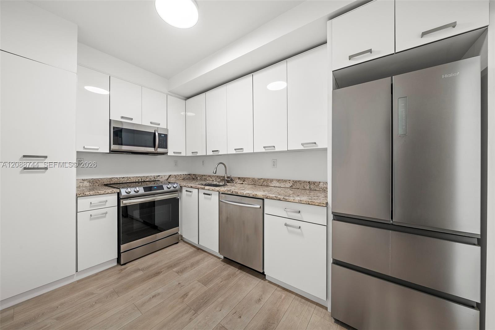 5005 Collins Ave # 1525