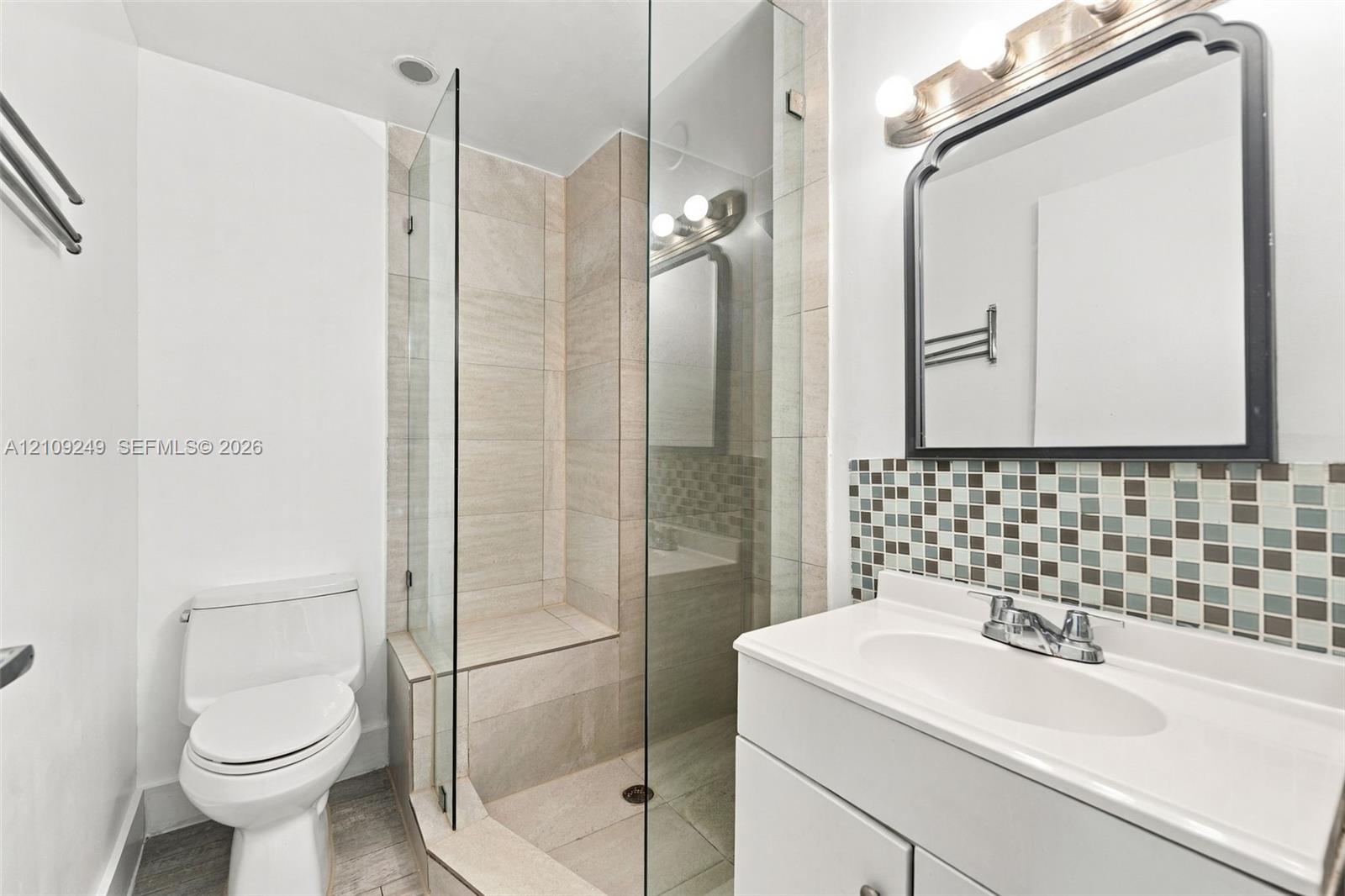 811 Jefferson Ave # 201