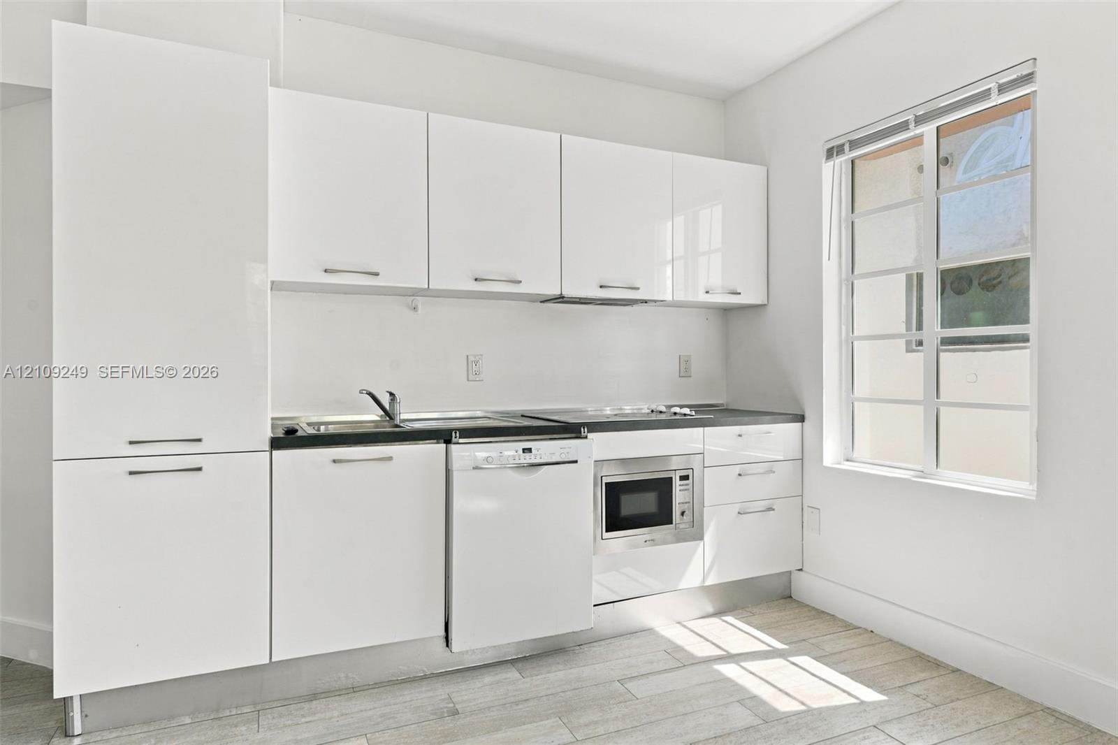 811 Jefferson Ave # 201