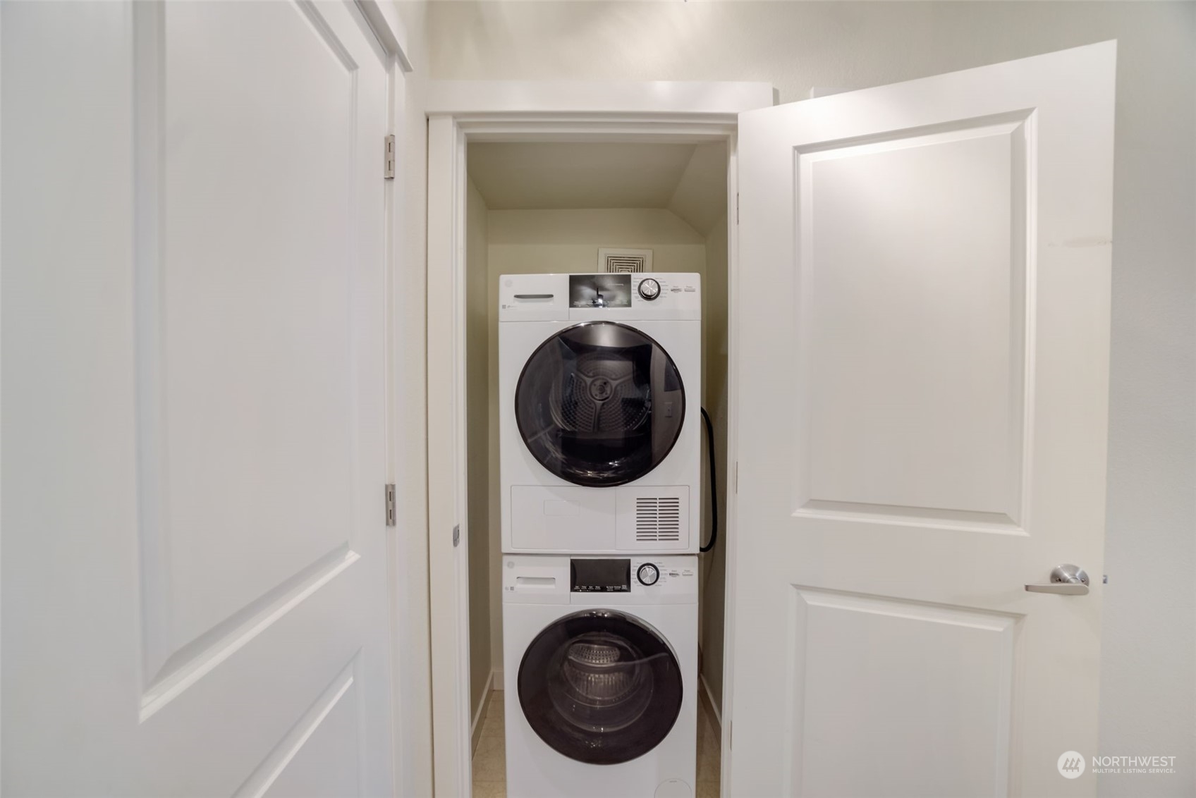 5847 NE 75th Street Unit: A211