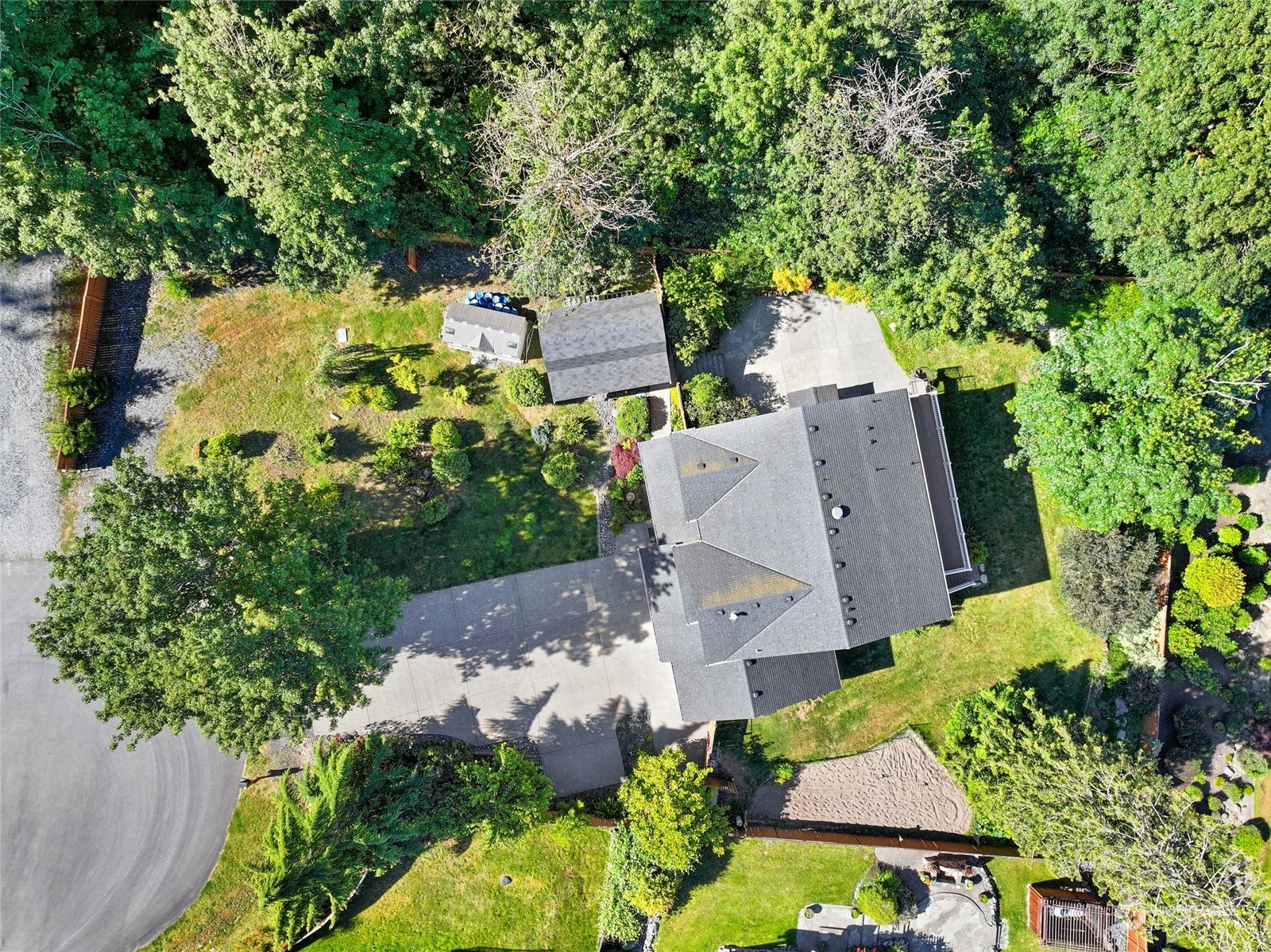 615 61st Avenue NE