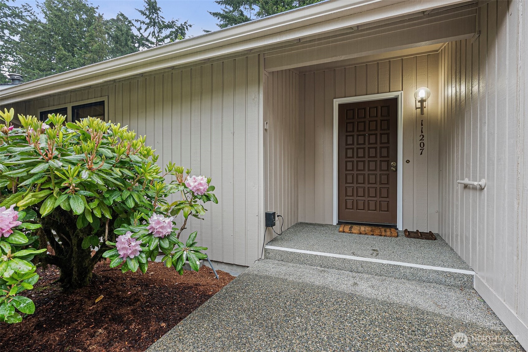 11207 Lake Steilacoom Drive SW